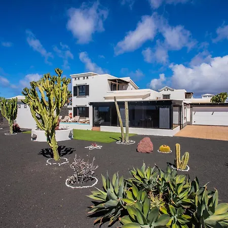 Sara Playa Blanca (Lanzarote)