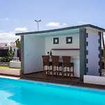 Sara Playa Blanca (Lanzarote)